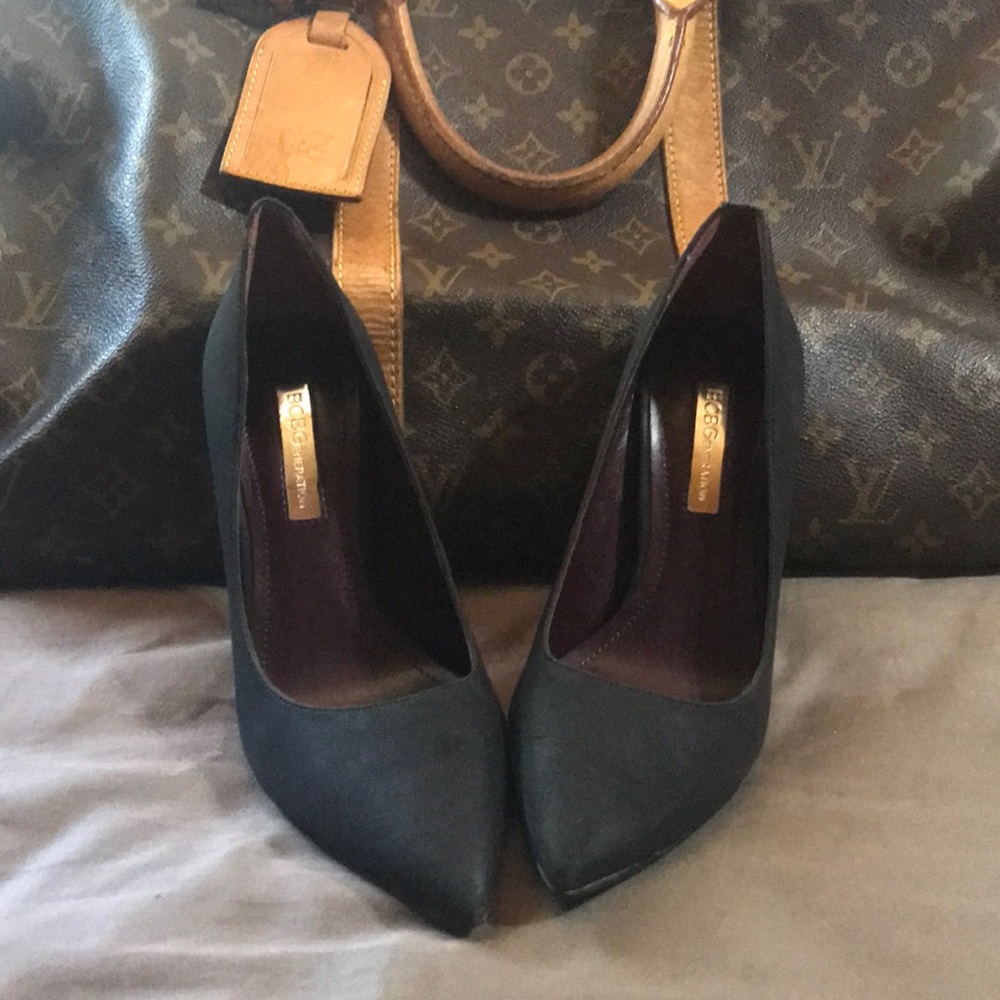 Size 4 1/2M BCBG ENERATION